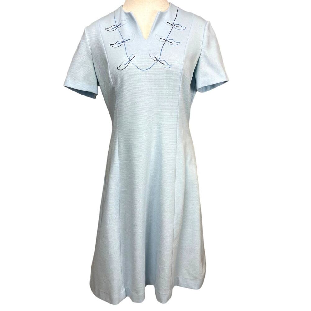 Vintage 70s Short Sleeve Light‎ Blue Mod Shift Dress Womens (M) Midi Embroidered